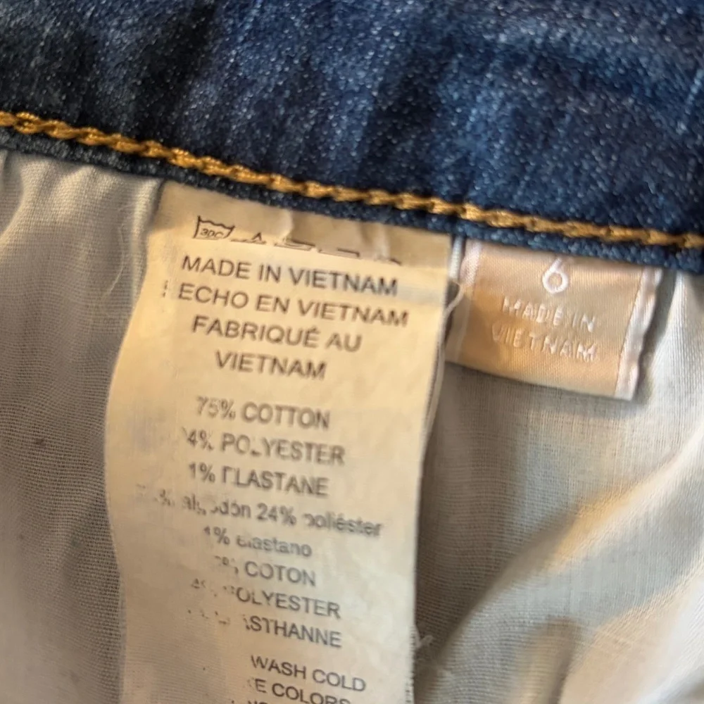 Michael Kors Button Hem Skinny Jeans – Size 6 – Gold Hardware Detail ✨